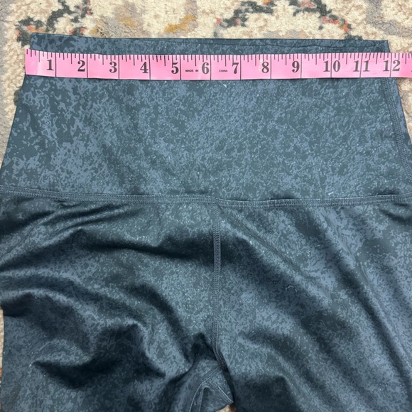 Beyond Yoga Lux High Waisted Midi Legging in Blue Printed Speckle - Picture 6 of 9